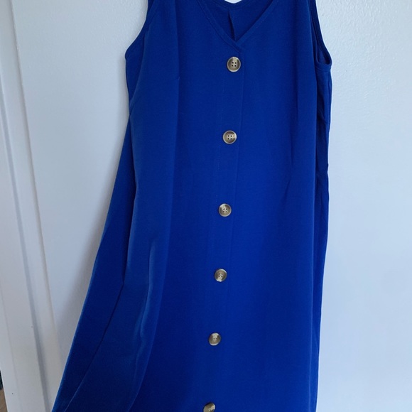 *NWOT* Sleeveless v-neck dress with large brown buttons - Picture 2 of 4